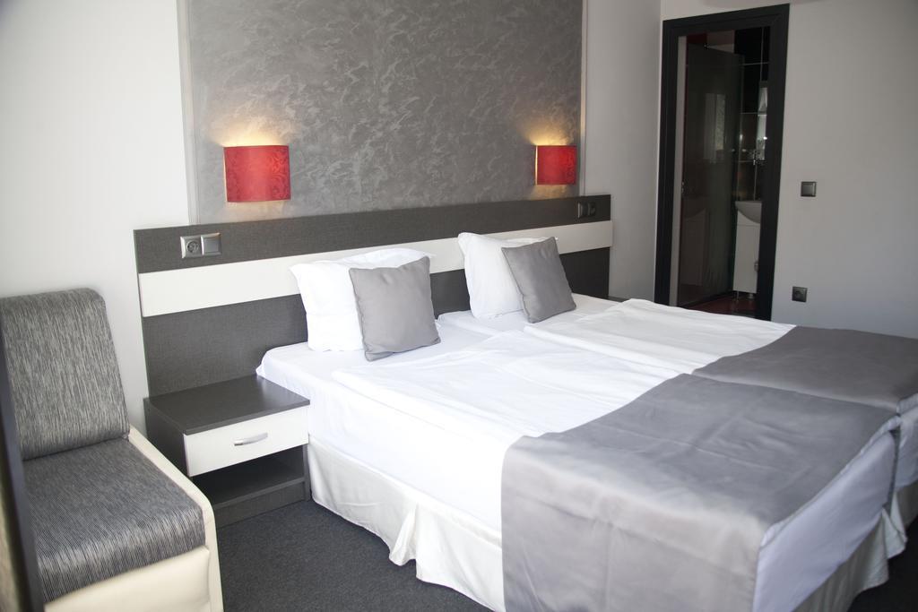 Hotel Gran Via à Burgas Extérieur photo