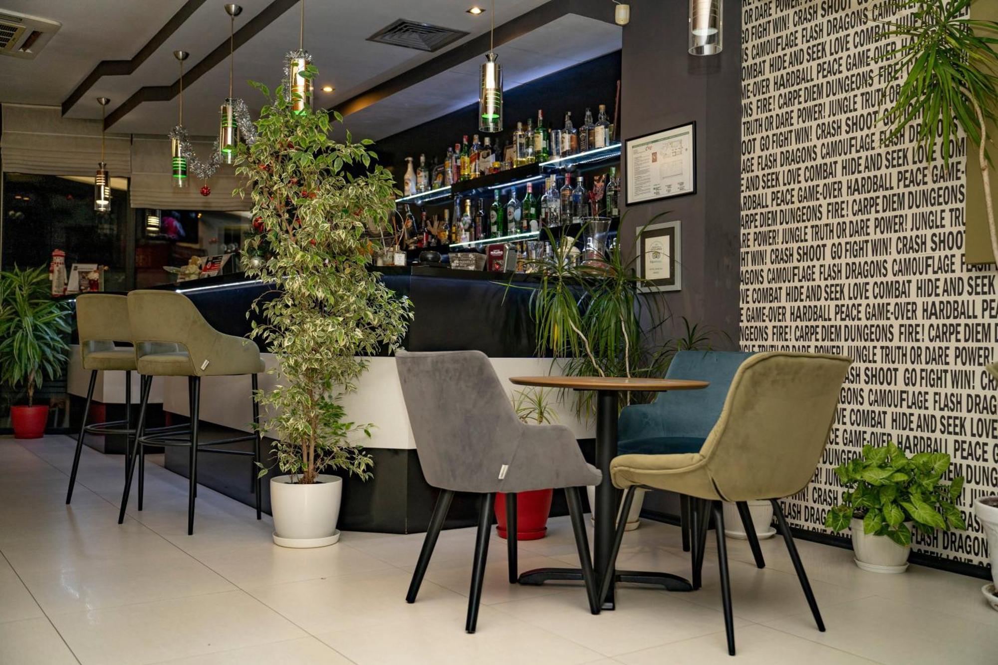Hotel Gran Via à Burgas Extérieur photo