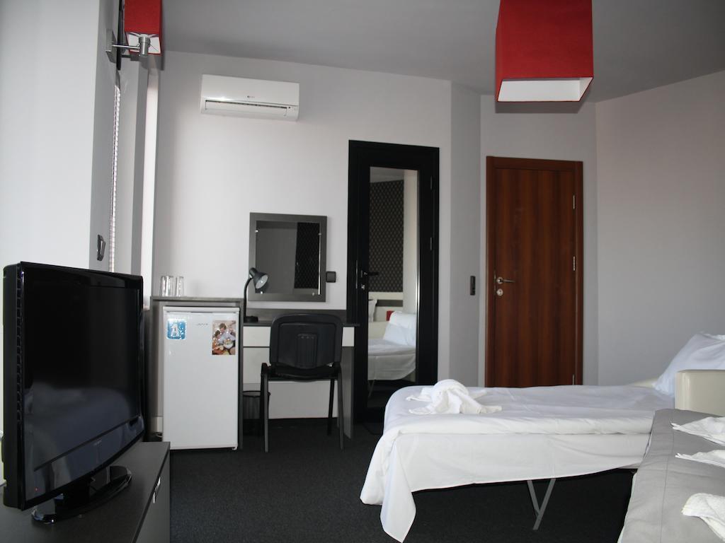 Hotel Gran Via à Burgas Extérieur photo