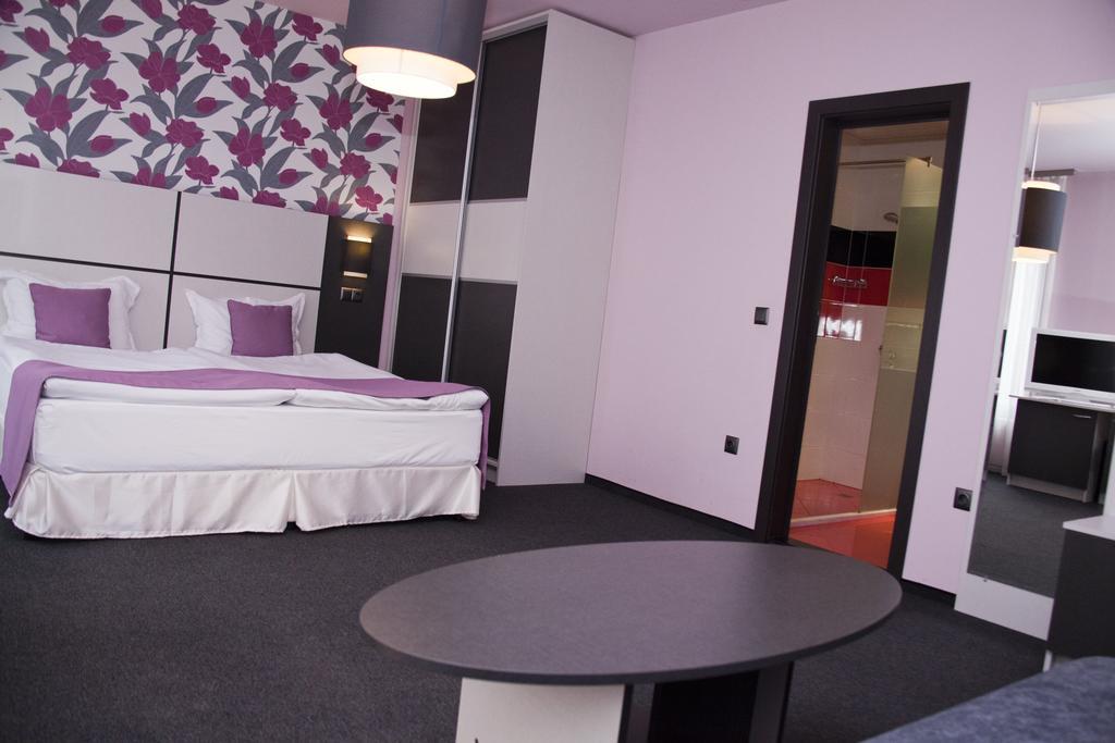 Hotel Gran Via à Burgas Extérieur photo