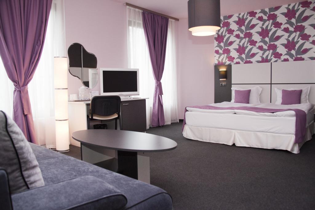 Hotel Gran Via à Burgas Extérieur photo