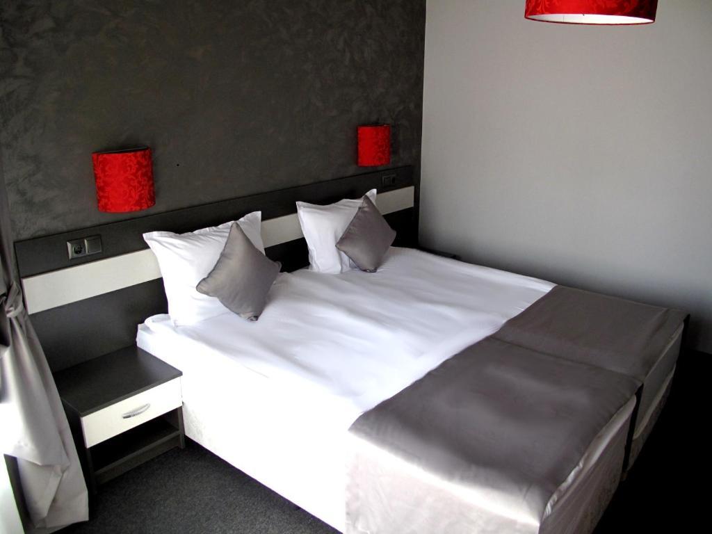 Hotel Gran Via à Burgas Extérieur photo