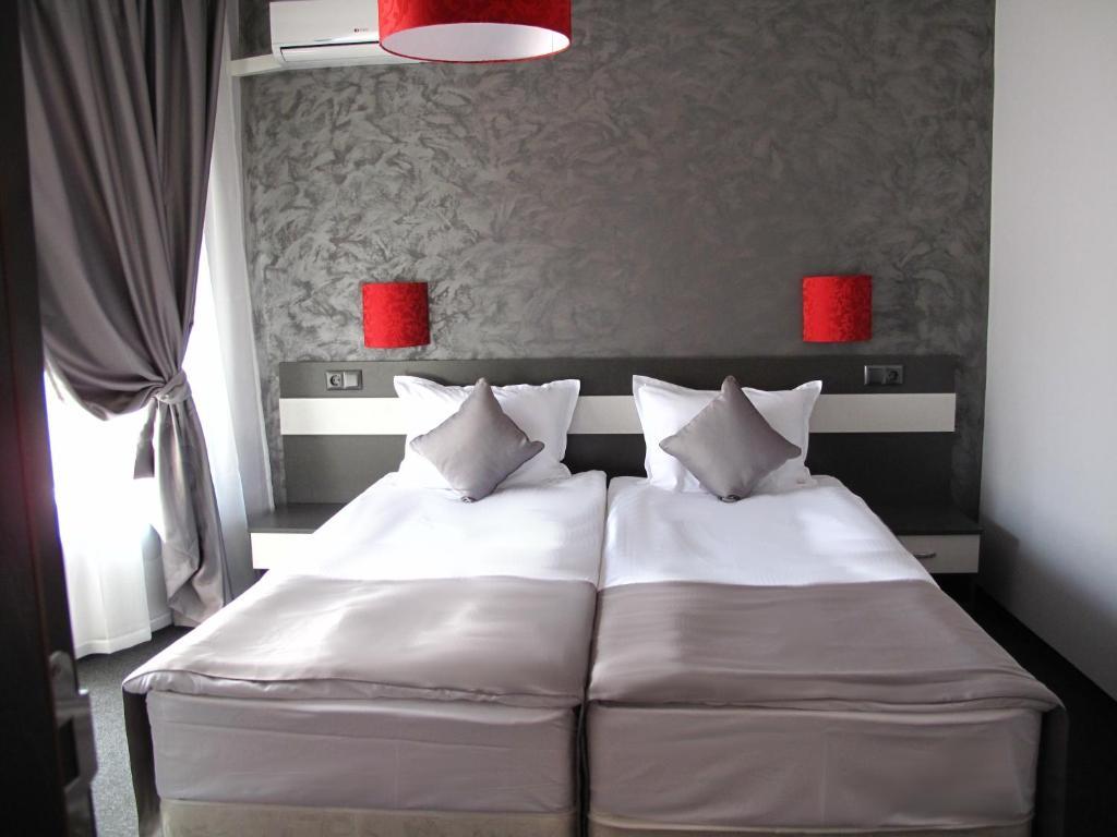 Hotel Gran Via à Burgas Extérieur photo