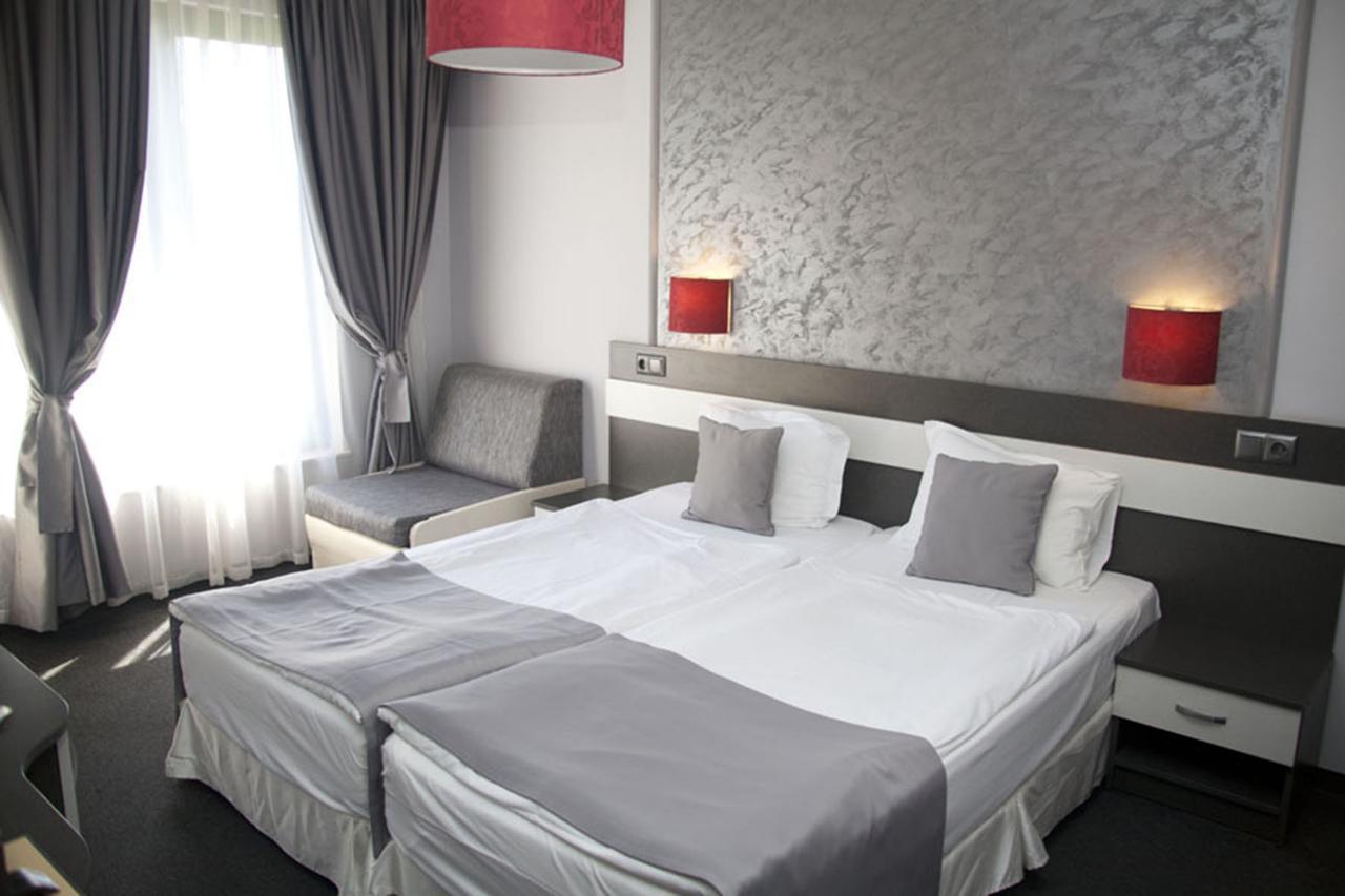 Hotel Gran Via à Burgas Extérieur photo